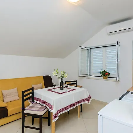 1 Bedroom Awesome In Gruda アパート モルナット